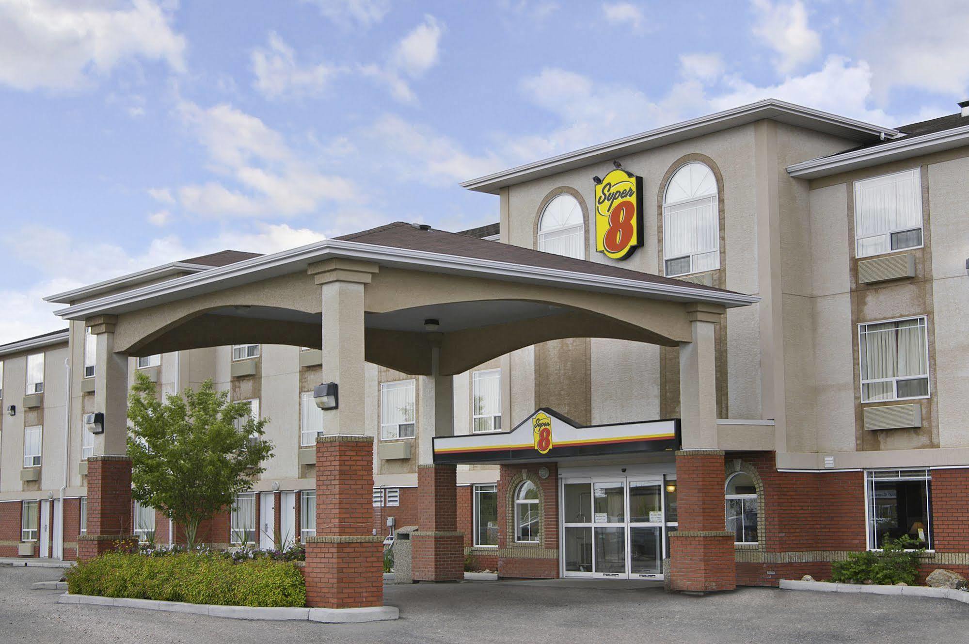 Super 8 By Wyndham High River Ab Exterior foto